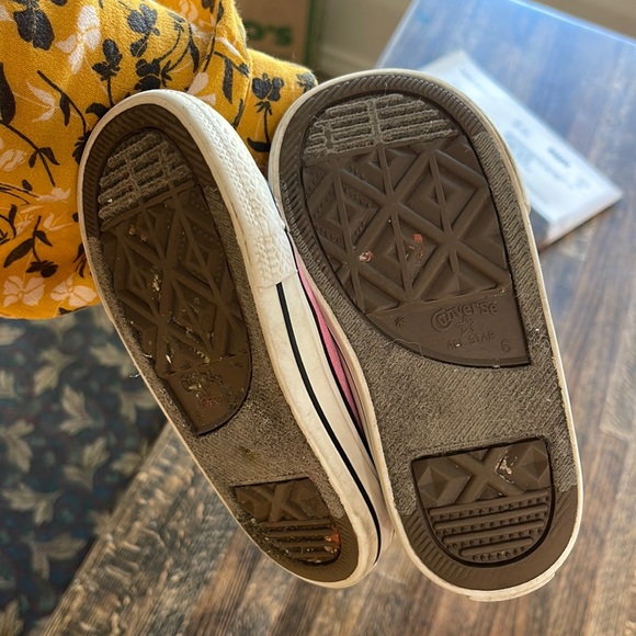 Pink Converse - Picture 2 of 2